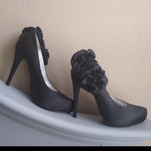New!!! Black Heels